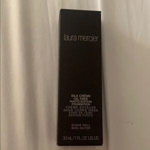 Foundation in shade 2N2 Beige Ivory